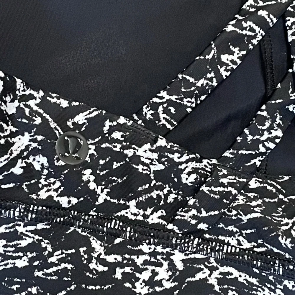 Lululemon ENERGY Sports Bra Black White Pattern